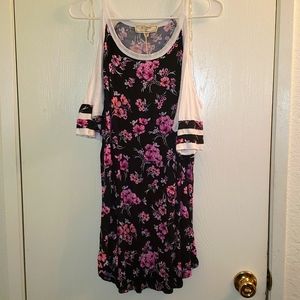 Plus size shirt for women by no comment. Size 2x